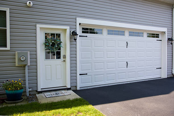 24/7 Emergency Garage Door Panel Replacement experts in Lexington, MI